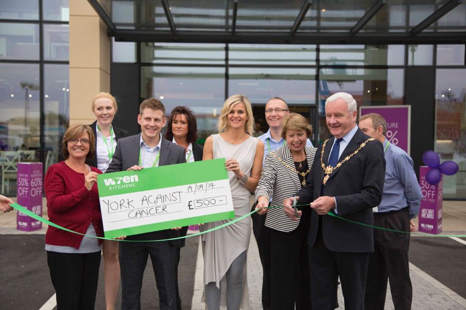 琳达·巴克在雷恩厨房外vwin手机棋牌